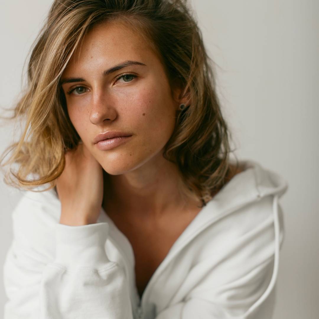 woman with white shirt